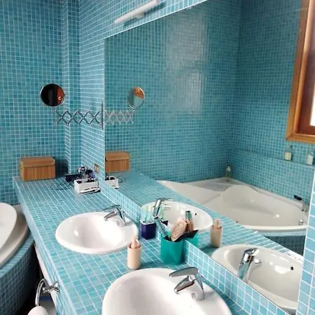 Holiday home Chalet Con Piscina Cerca De Playas De Vigo