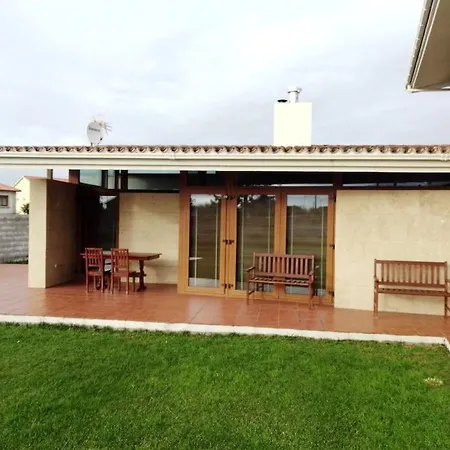 Holiday home Chalet Con Piscina Cerca De Playas De