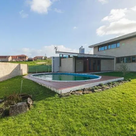 Chalet Con Piscina Cerca De Playas De Holiday home *